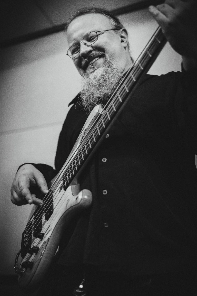 Steffen Singler - Bass